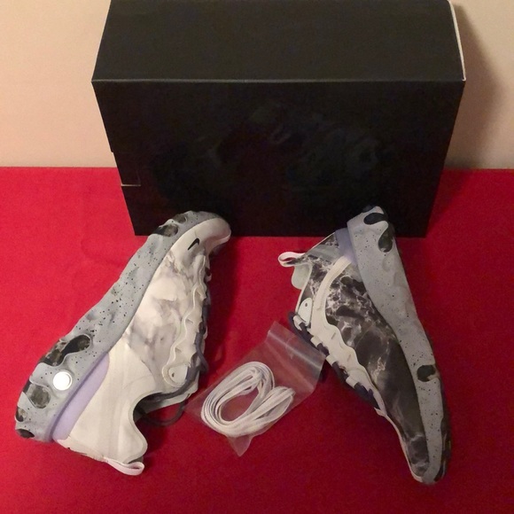 Sold on mercari. Limited Nike Kendrick Lamar - Picture 2 of 7